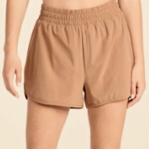 NWT Beyond Yoga Stretch Woven Stride Shorts